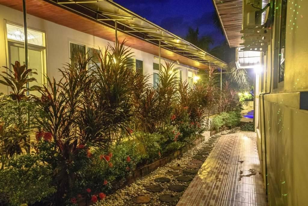 Nuch'S Apple Guest House Si Bun Ruang Esterno foto