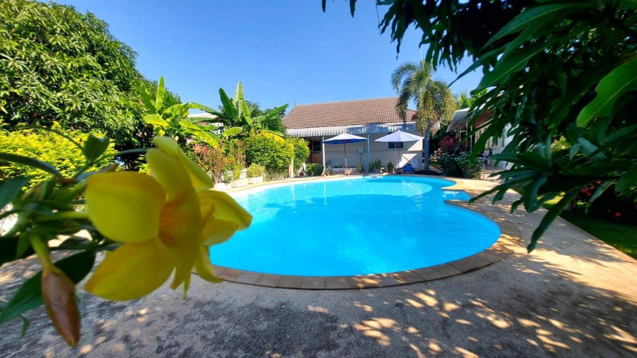 Nuch'S Apple Guest House Si Bun Ruang Esterno foto