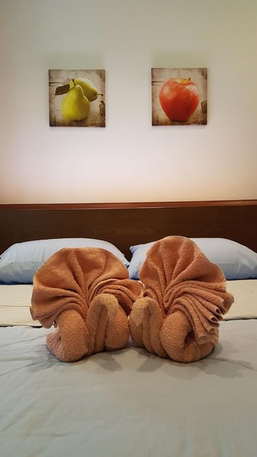 Nuch'S Apple Guest House Si Bun Ruang Esterno foto