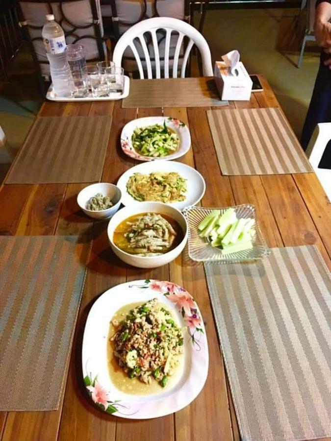 Nuch'S Apple Guest House Si Bun Ruang Esterno foto